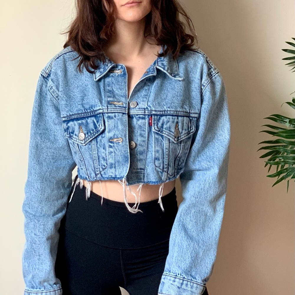 Cropped Levi’s denim jacket size medium